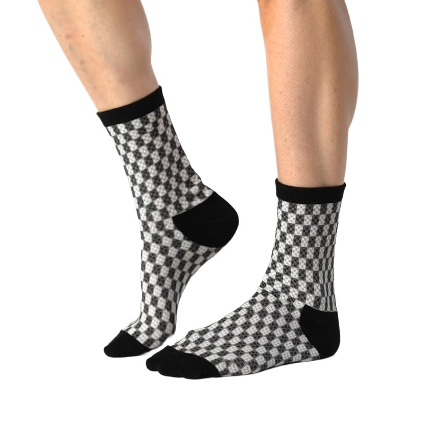 AA15: Spiderweb Socks