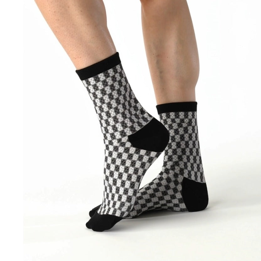 AA15: Spiderweb Socks