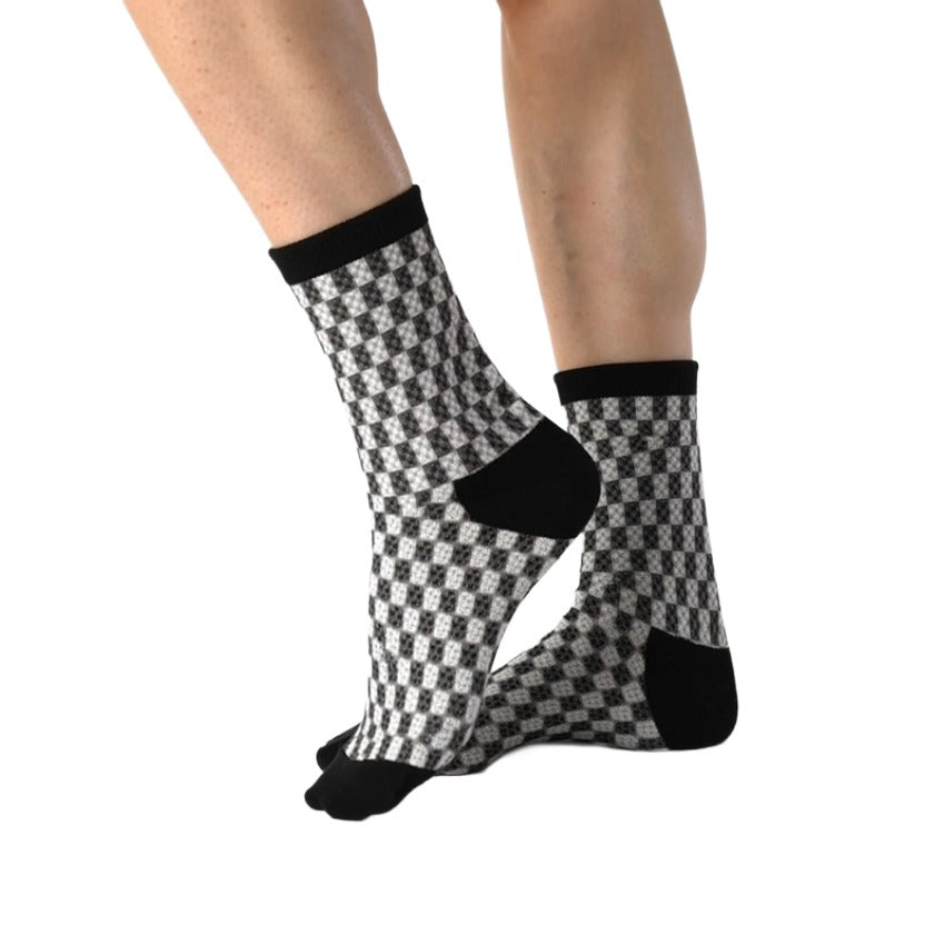 AA15: Spiderweb Socks