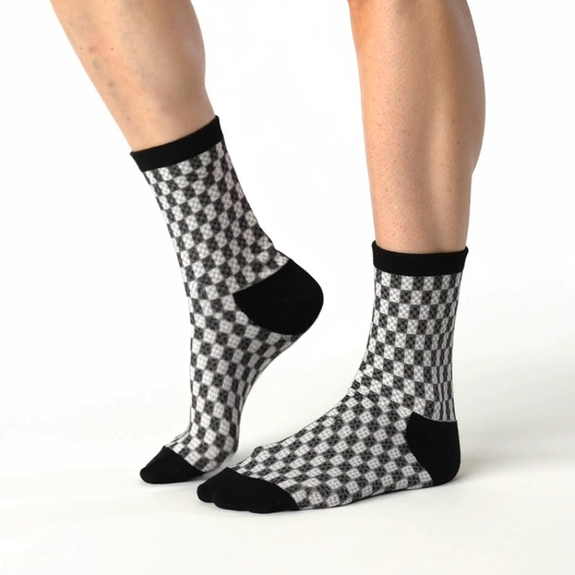 AA15: Spiderweb Socks