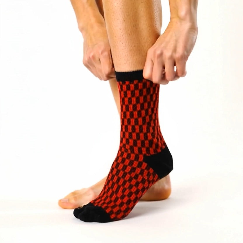 C007: Crew socks (Red)
